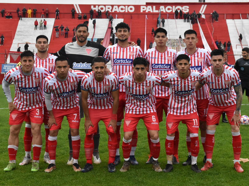 Formación inicial ante Villa San Carlos