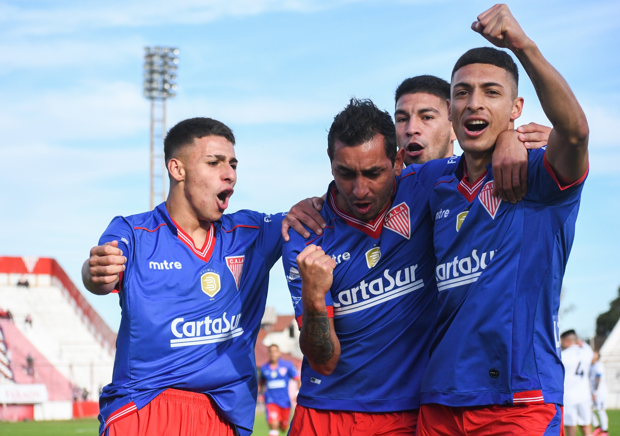 Festejo del tanto de Chaco Maidana