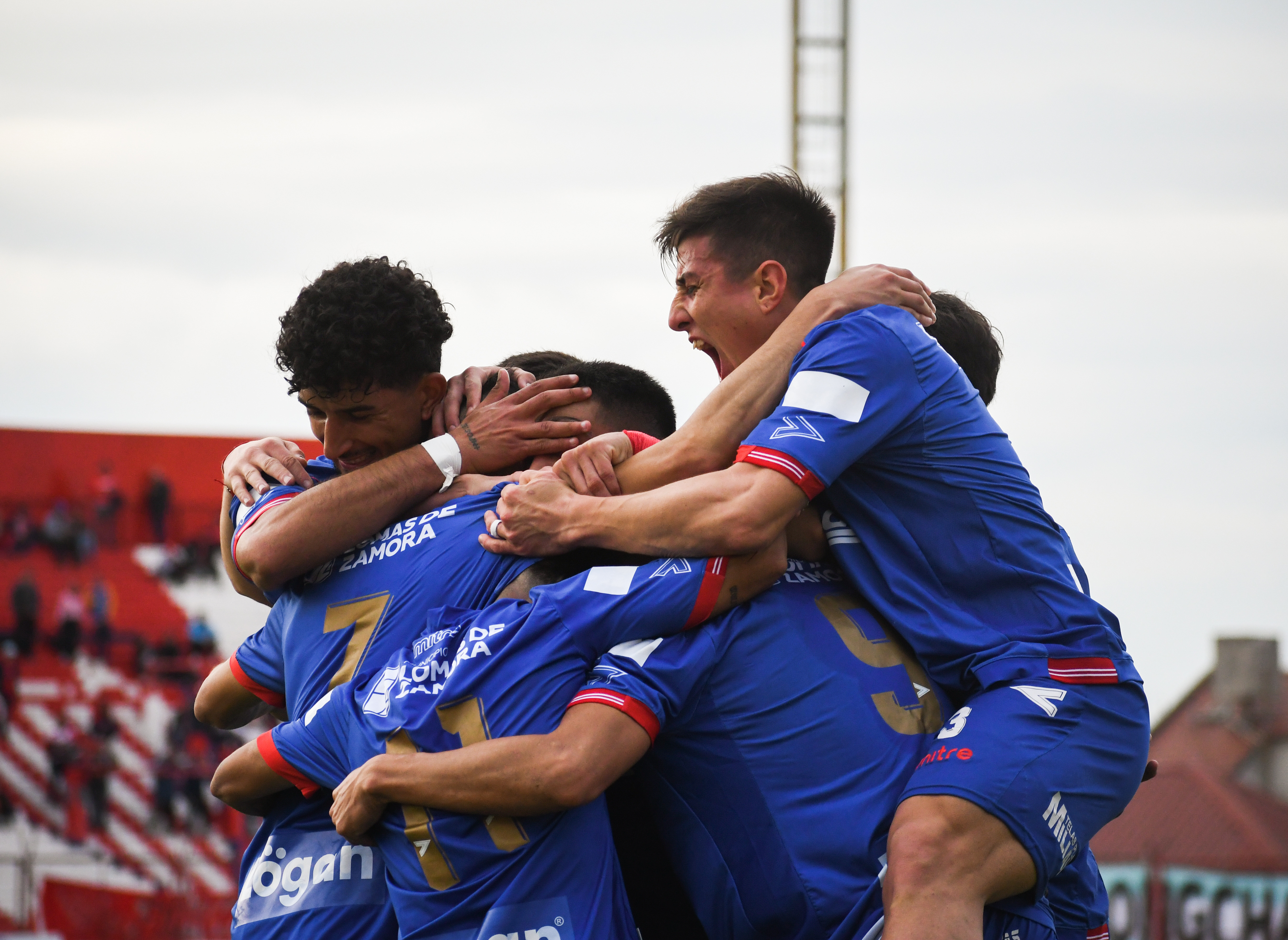 Festejo del único gol de Mati González