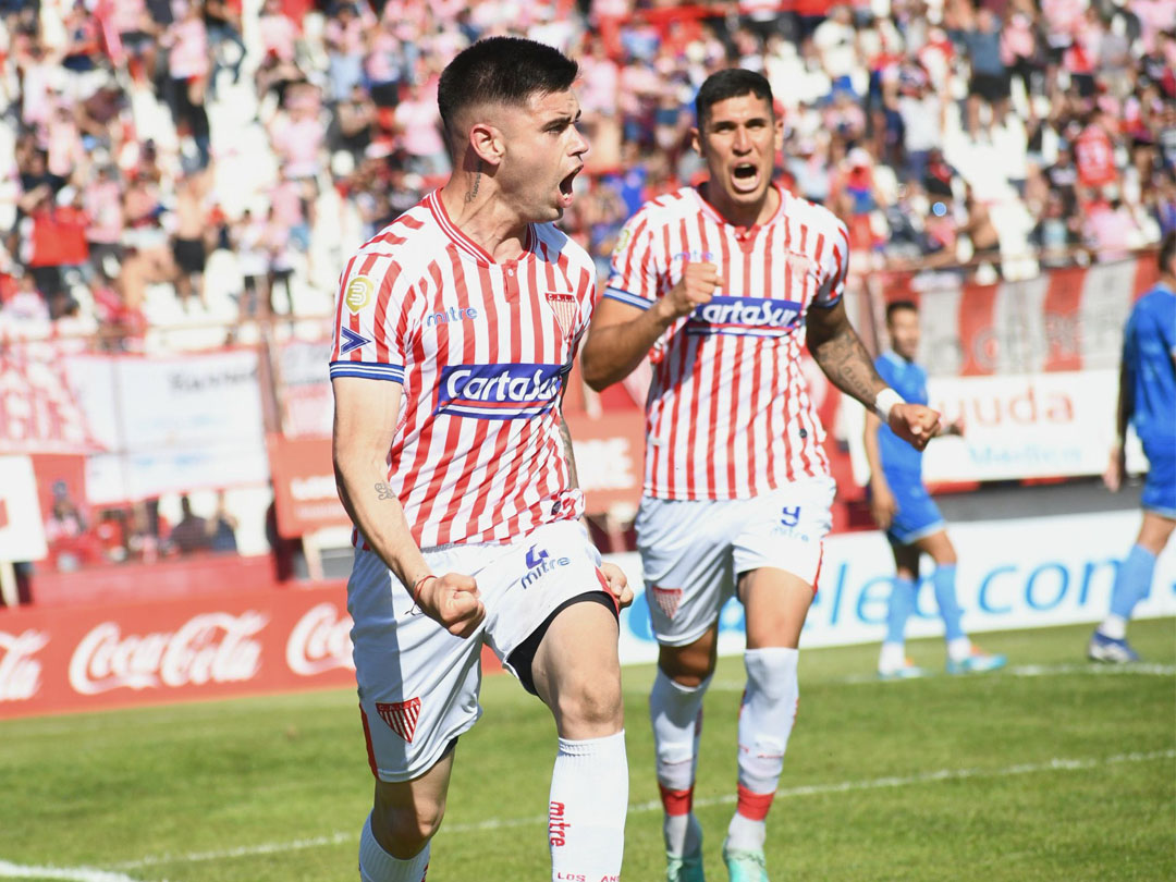 Festejo de gol de Carrasco, para el pasaje a otra instancia en el Reducido