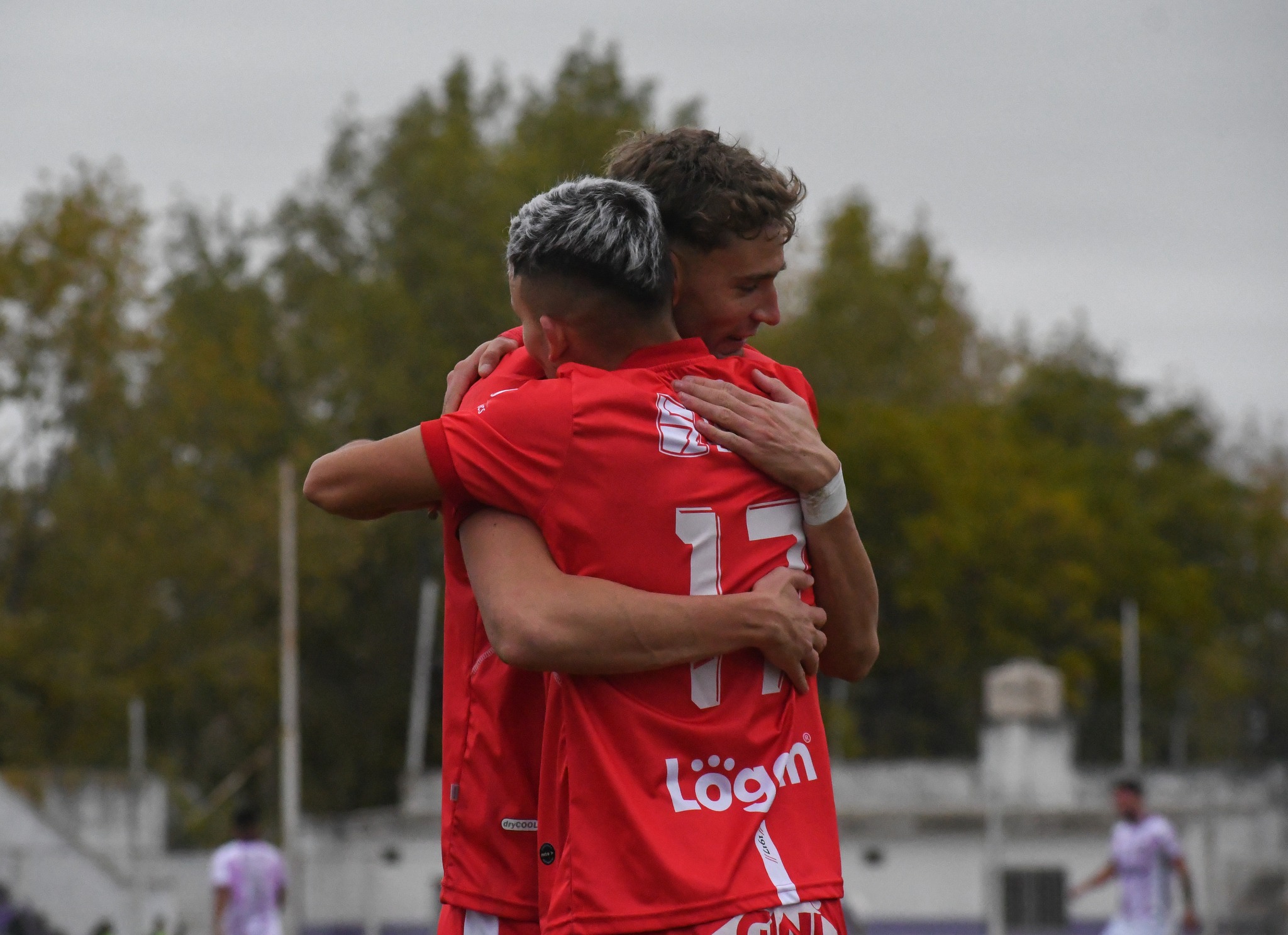 Abrazo segundo tanto: Brondo y Páez