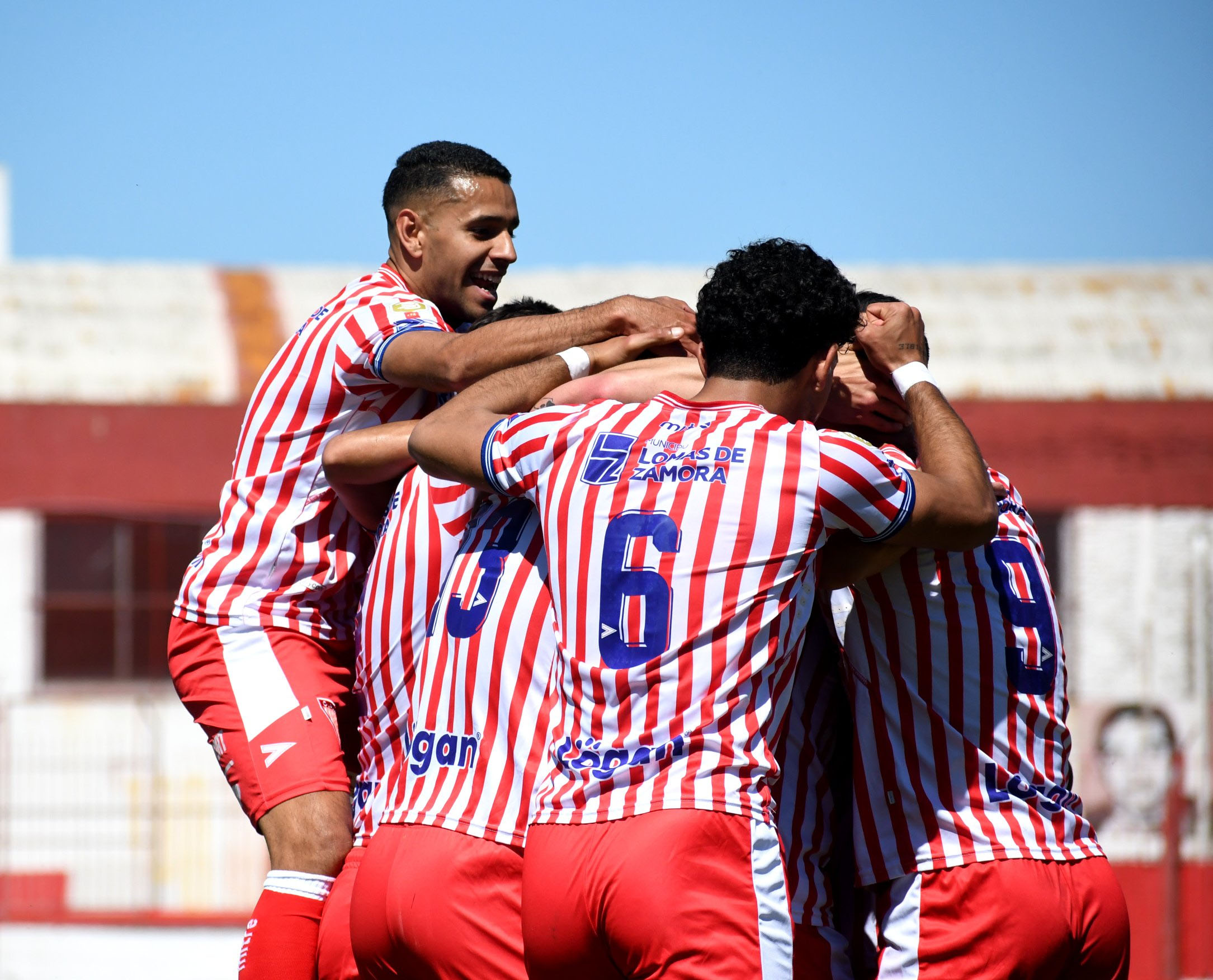 Festejo del triunfo ante Argentino de Merlo